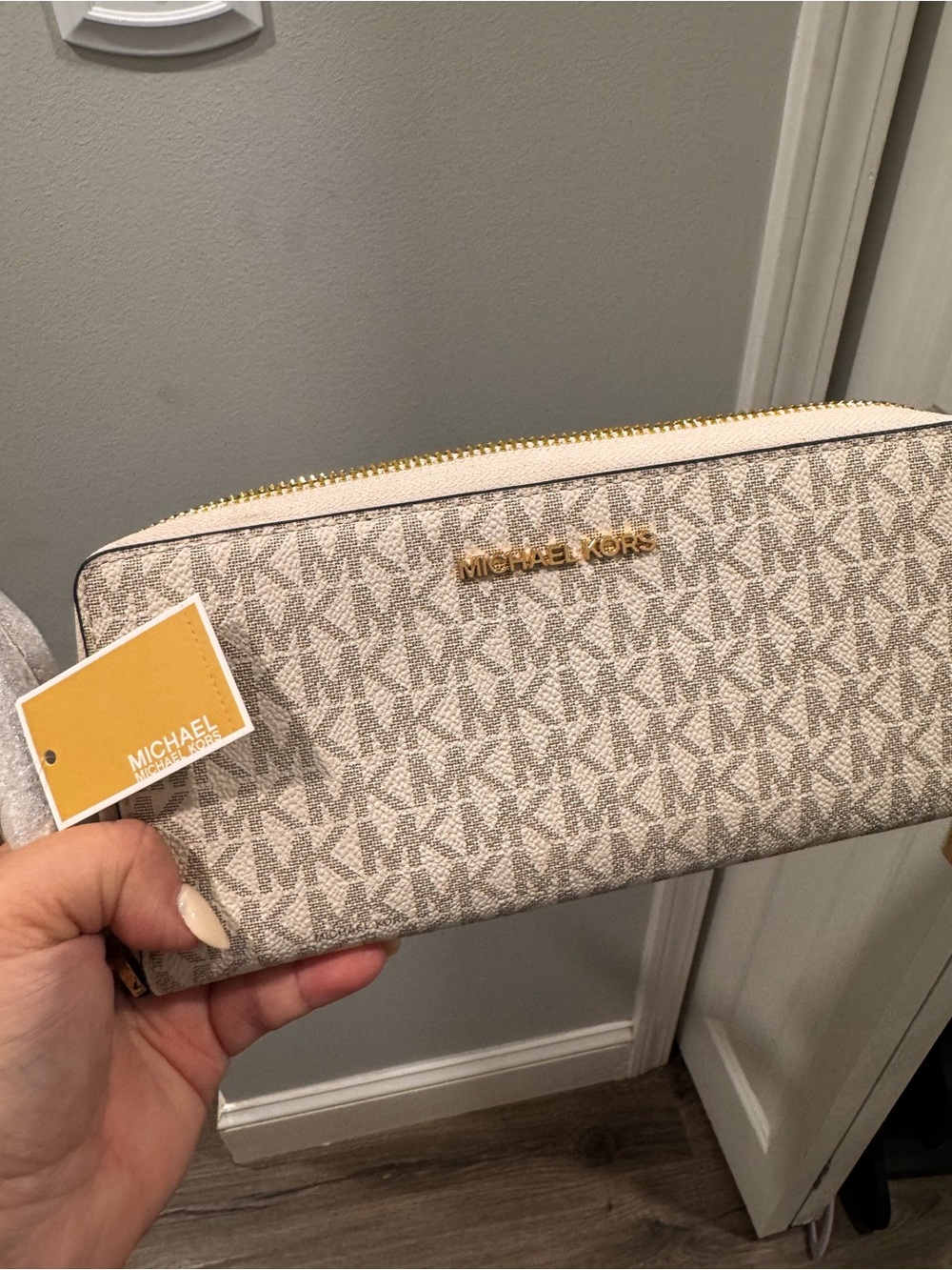 Michael Kors Signature Zip Wallet in Vanilla with Gold Hardware